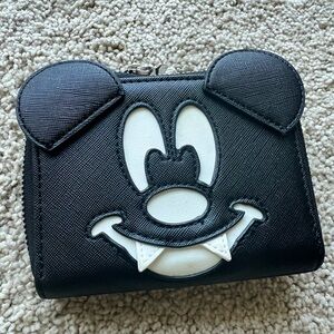 NWOT Disney Loungefly Halloween Mickey Bat 🦇 Wallet
